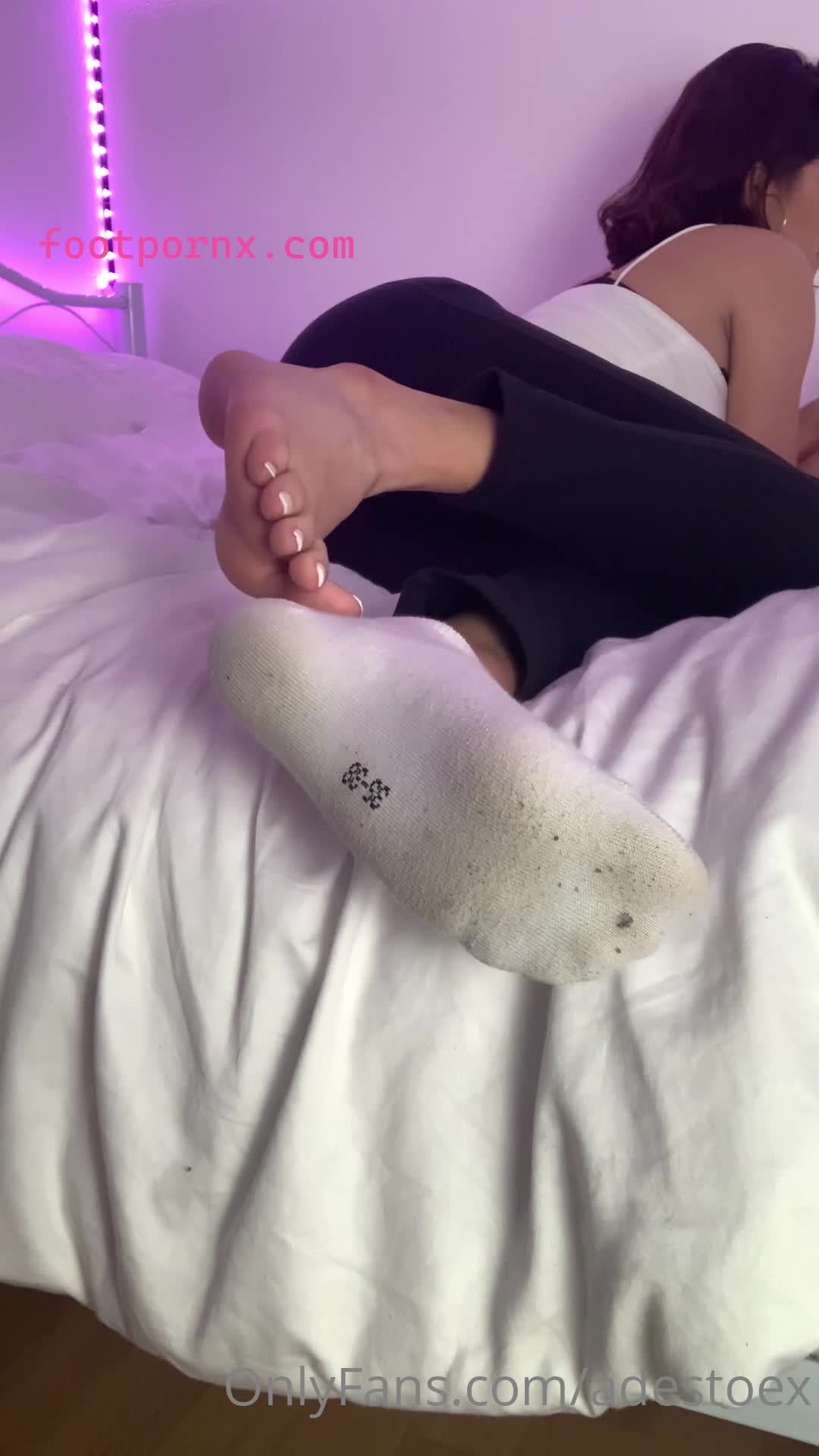 adestoex latina pretty feet girl 3