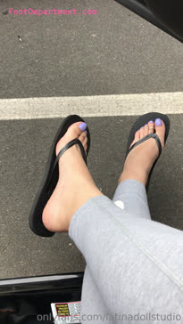 fetishxqueen outside car feet play latina model