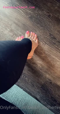 beautyandherfeetz milf sexy feet and toes toe scrunching