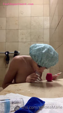 khloeamariee shower play