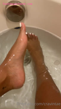 cravintae bathtub wet feet