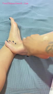 myfeet_8888 pretty smooth feet lotion black toes