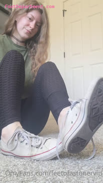 feetofastonervip shoe removal