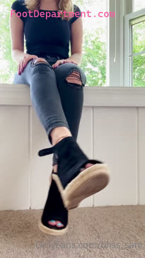 sams_soles21 sams_soles shoe removal pretty blue toes