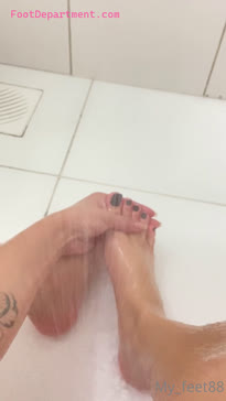 myfeet_8888 shower black toes