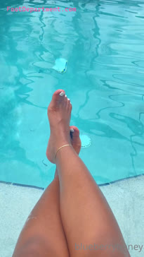 feetbysweeets poolside ebony feet