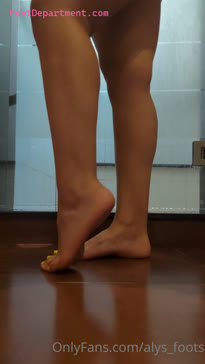 alys_foots_ wet feet in the shower super sexy