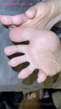 lindabooxo linda cum on toes toe spread