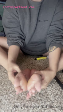 tufffiietoes putting lotion on her feet