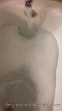 feet_of_unicorn bathtub soapy feet