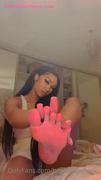 herfeetonfleek_ tall ebony long toes