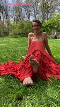 titillatingtease milf picnic feet
