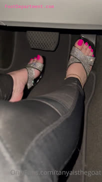 tanyaisthegoat foot pedal sparkly pink toes