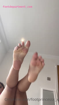 footprincessx_x super oily soles sexy as fuck