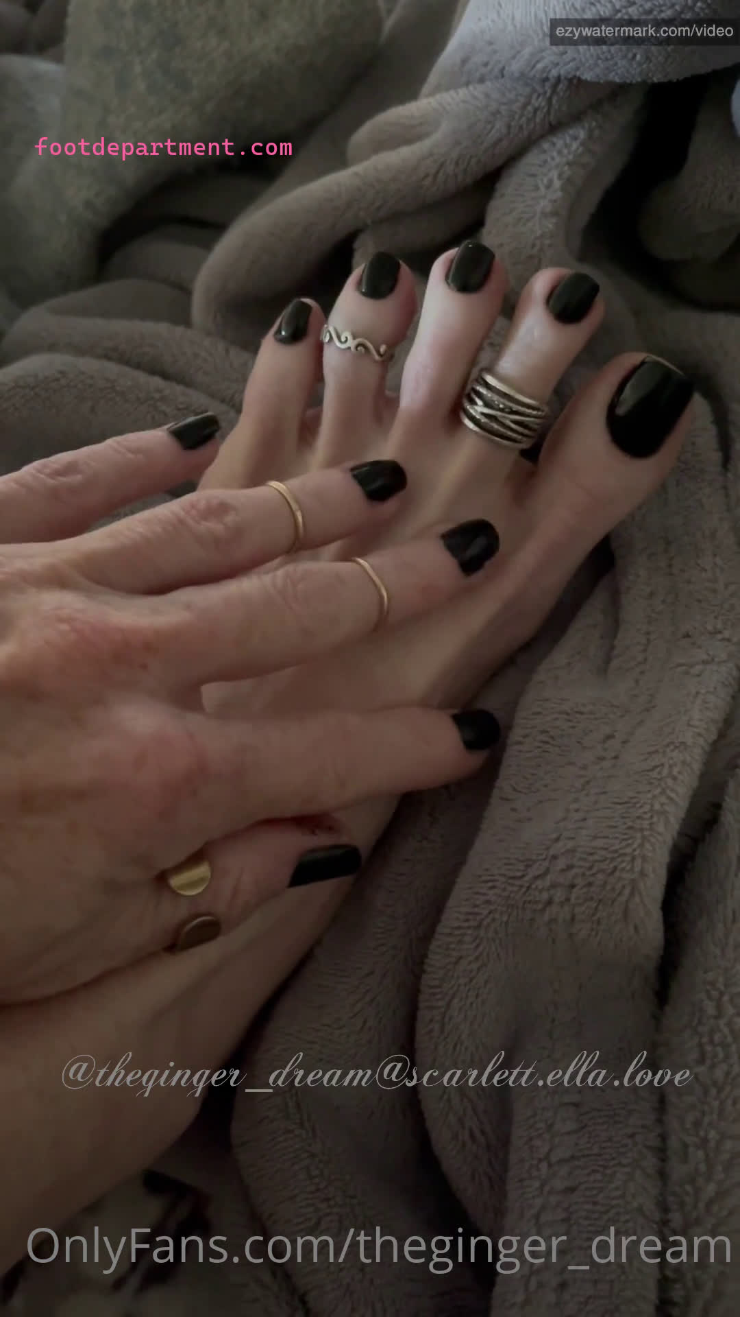 milf fblack toes tease in bed