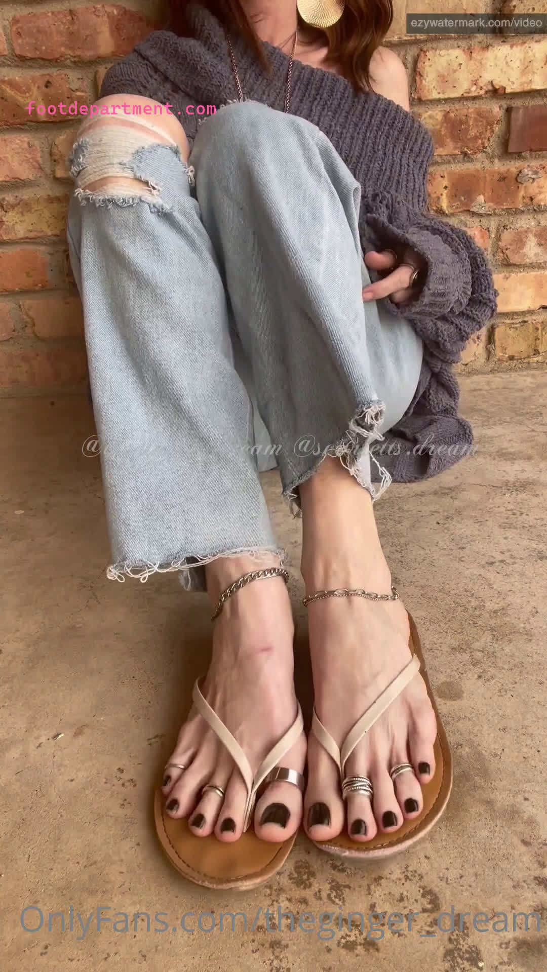 theginger_dream sexy milf feet in sandals black toes perfect pedicure
