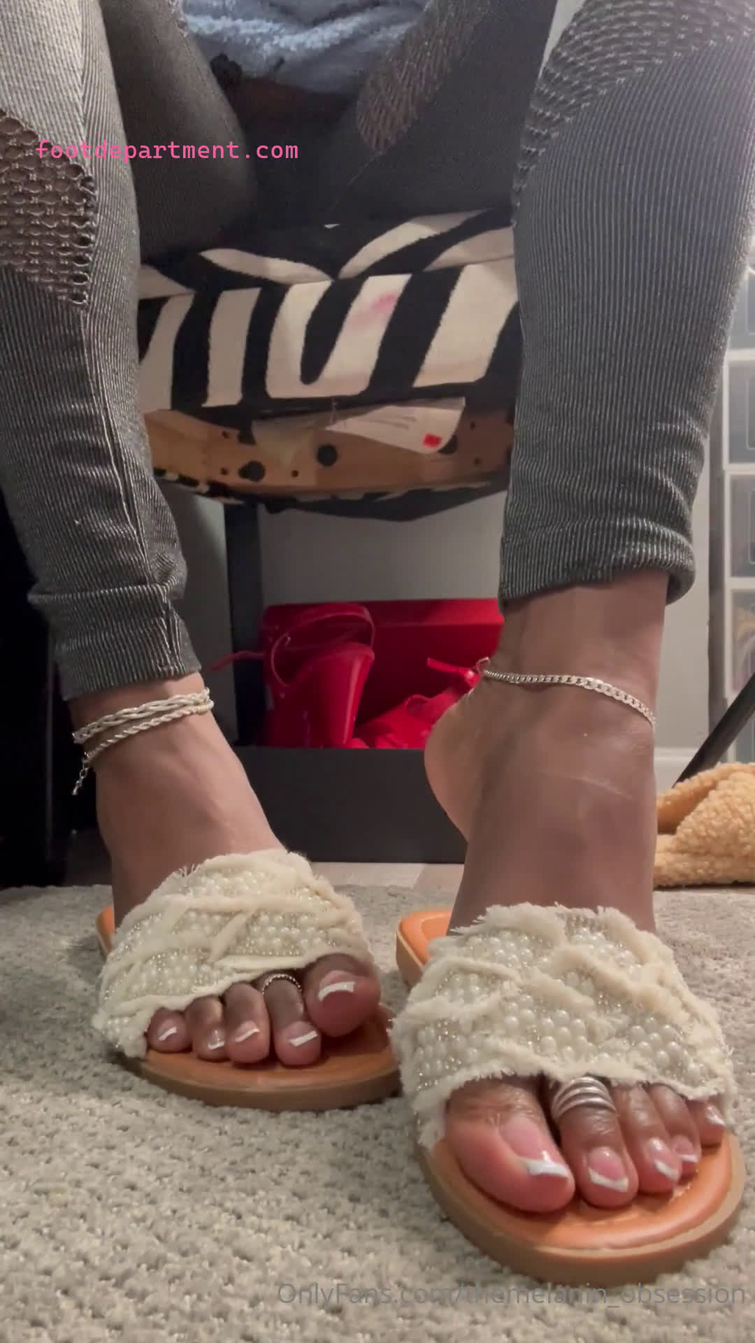 themelanin_obsession sexy ebony toes in sandals
