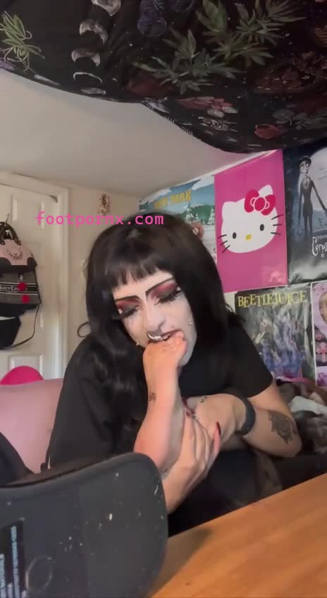 pediprincess emo goth girl  74