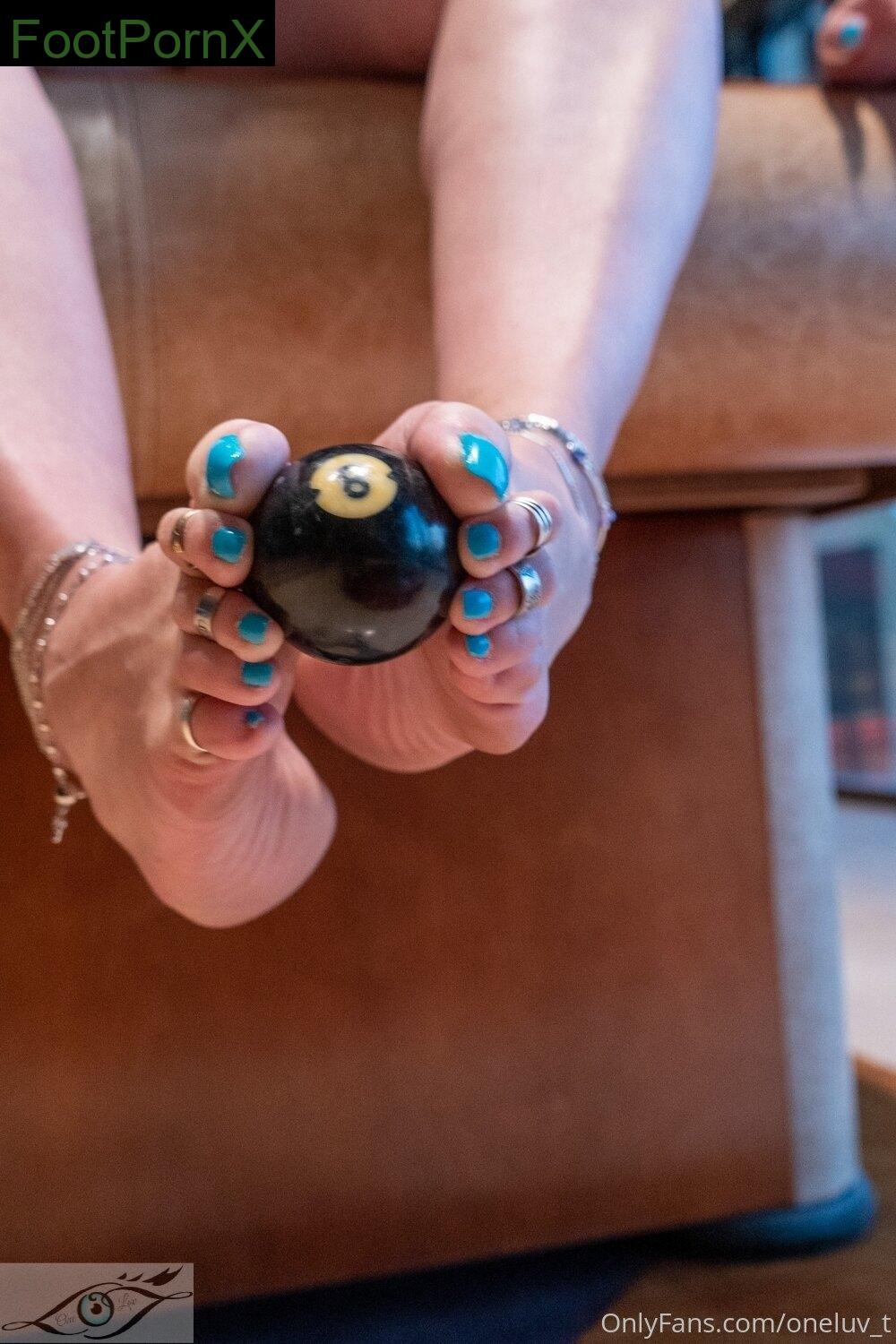 oneluv_t feet photo 1