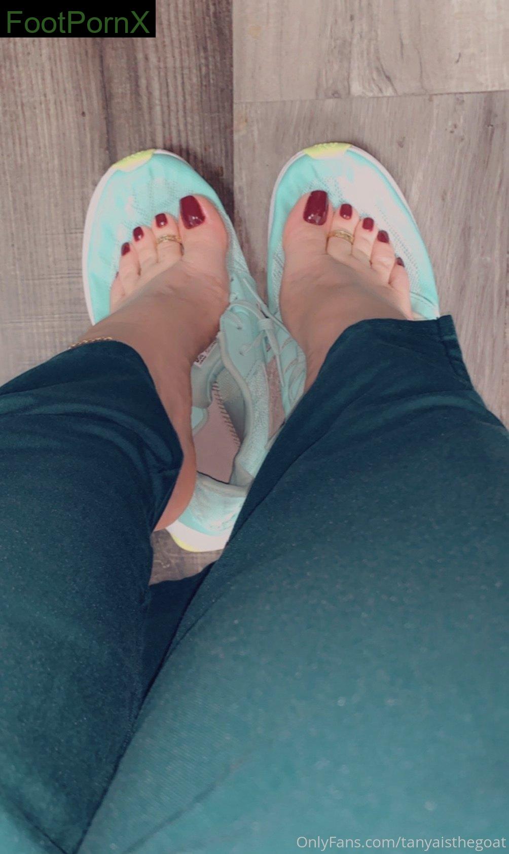tanyaisthegoat feet photo 23