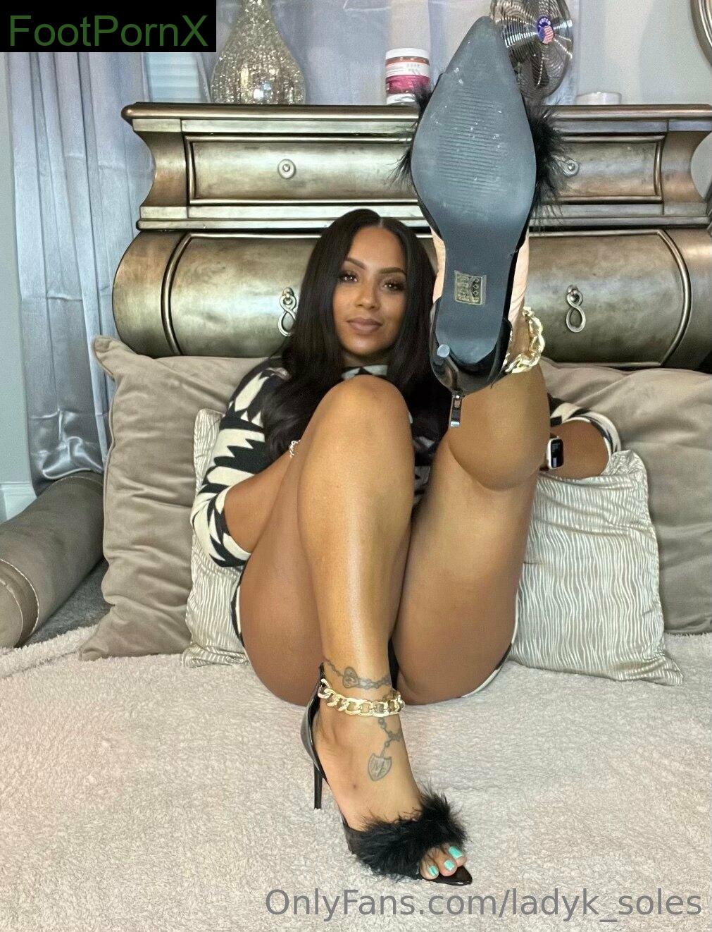 ladyk_soles feet photo 2