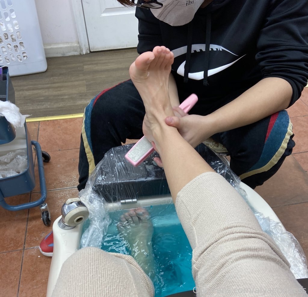 alyagoddess feet photo 9