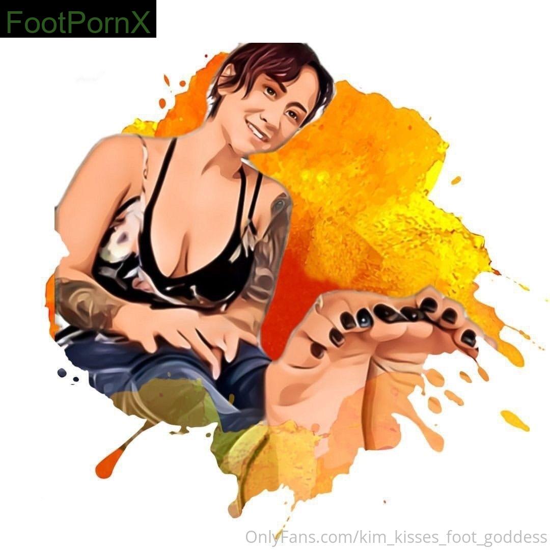 kim_kisses_foot_goddess feet photo 2