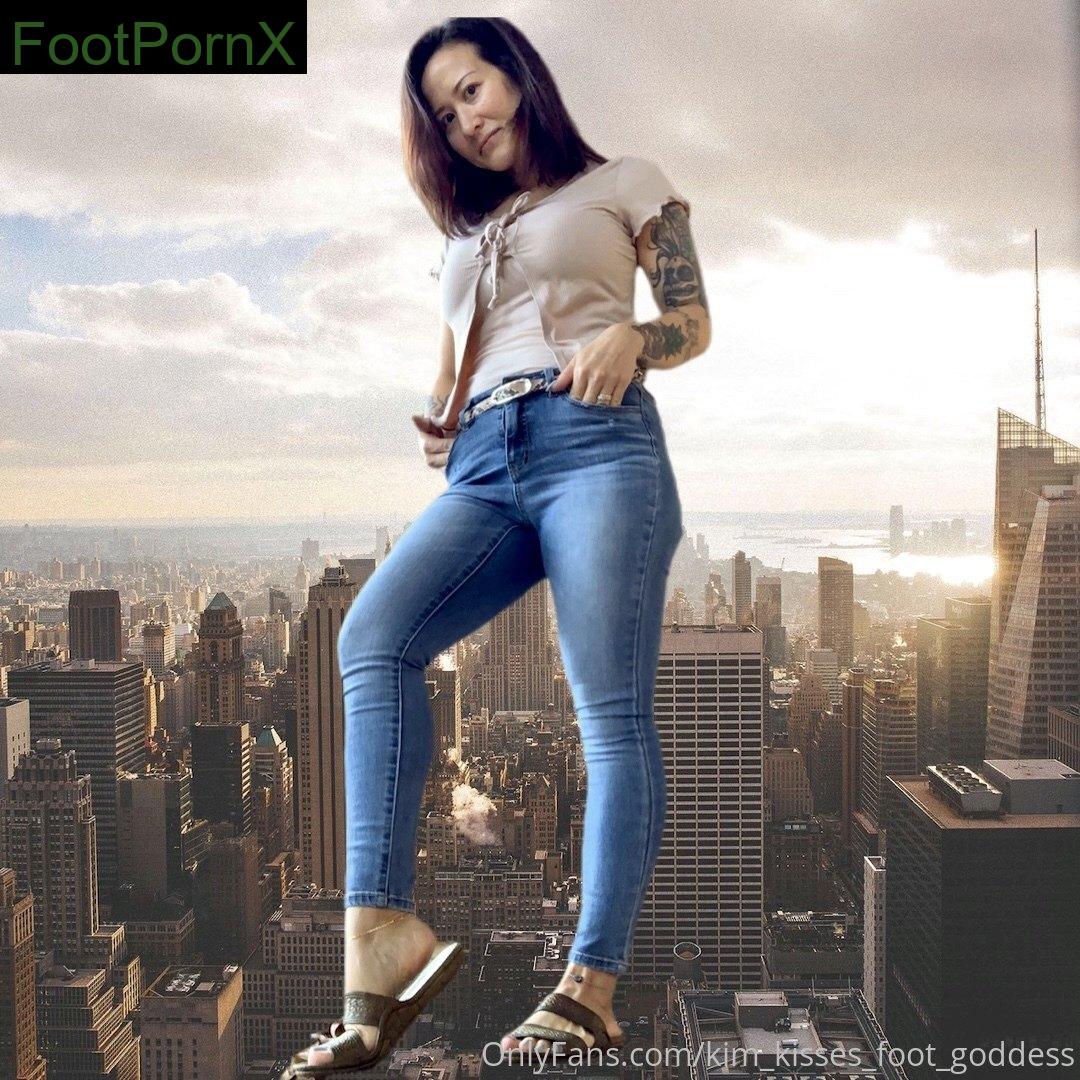 kim_kisses_foot_goddess feet photo 1