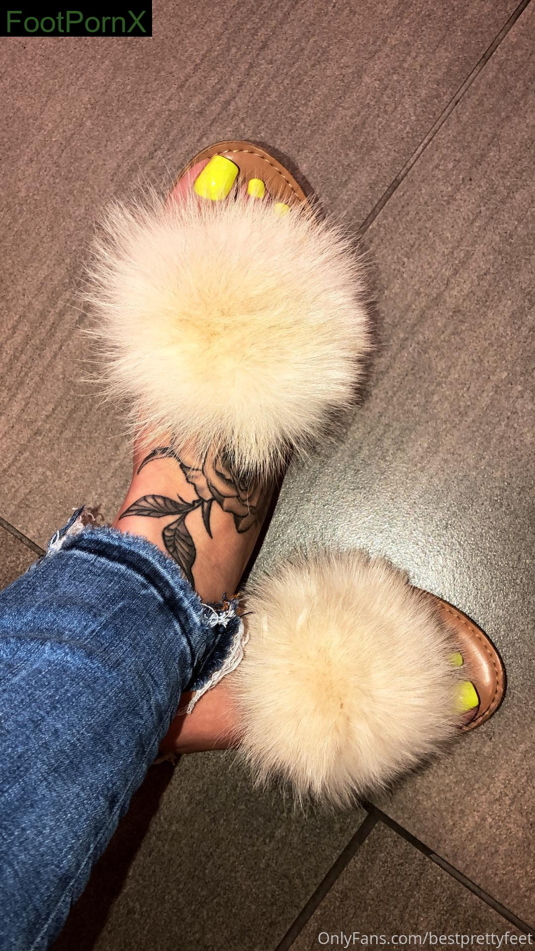 lindabooxo feet photo 14