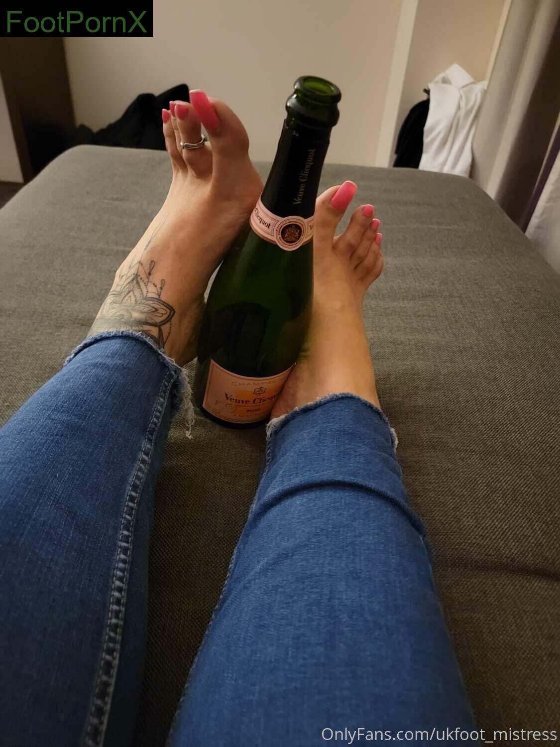 ukfoot_mistress feet photo 23