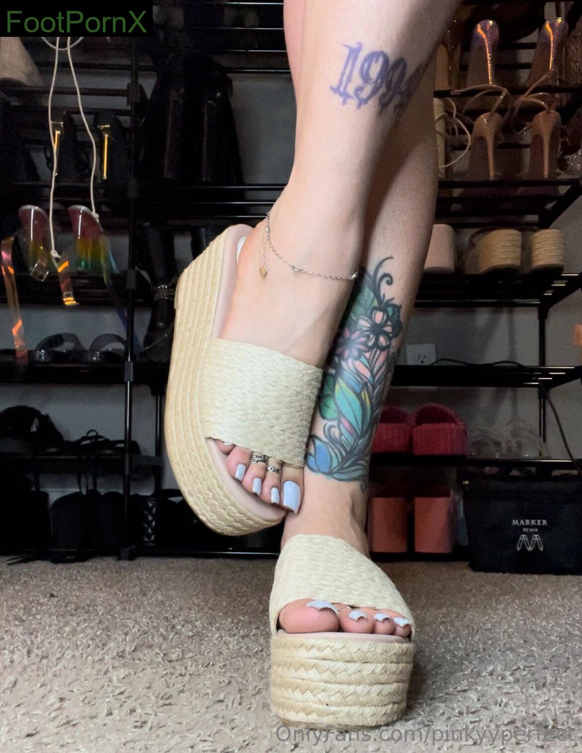 pinkyyperfect feet photo 3