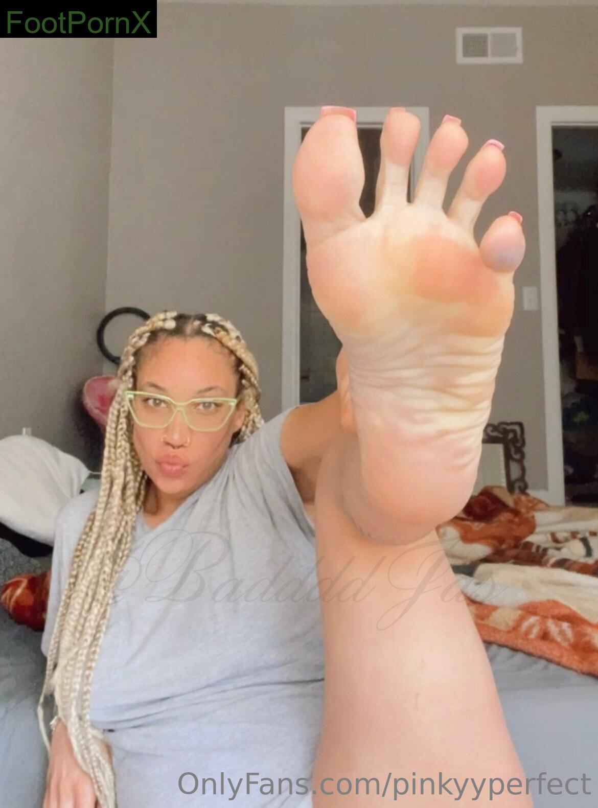 pinkyyperfect feet photo 6