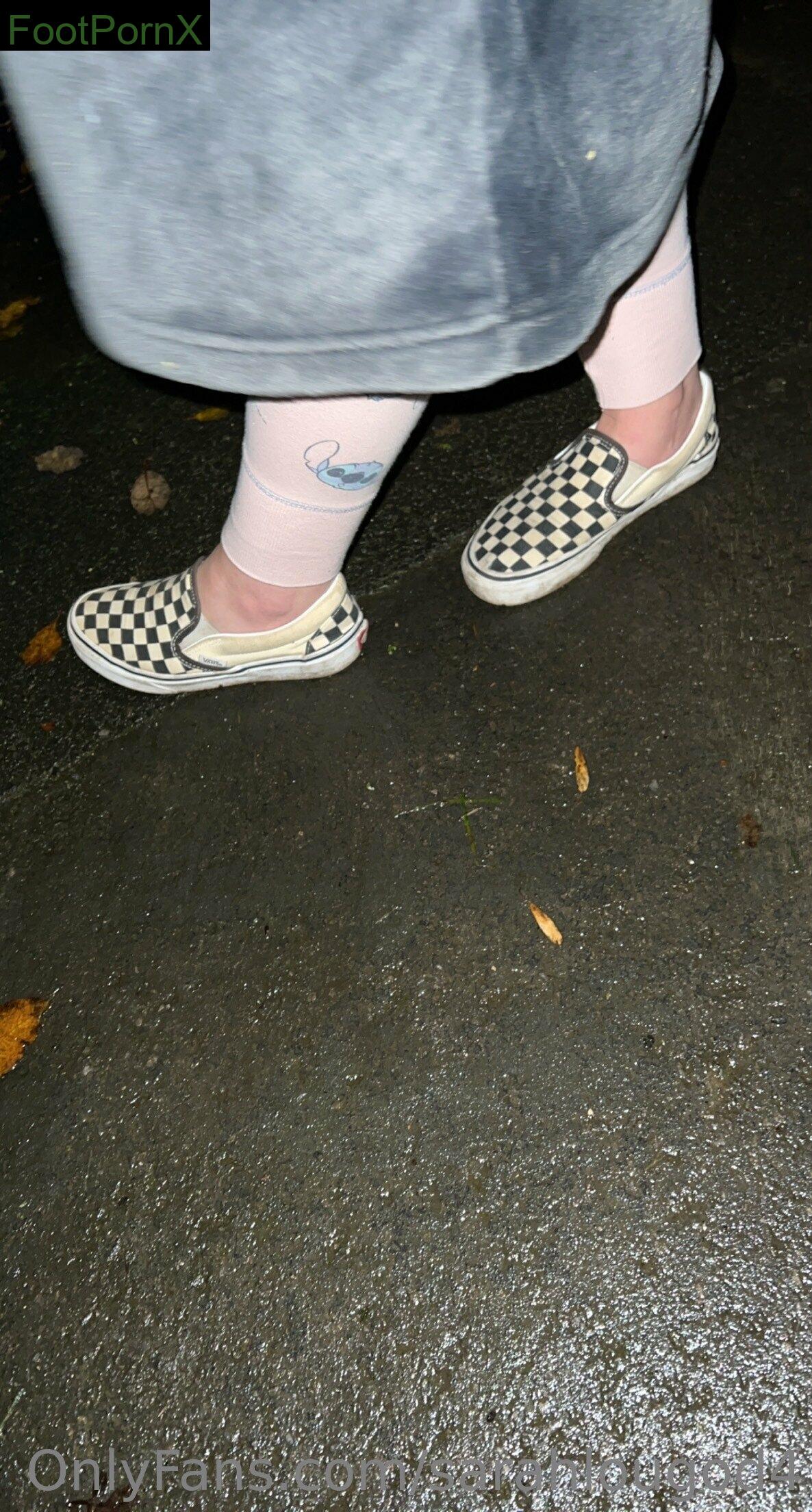 sarahlougod4 feet photo 16