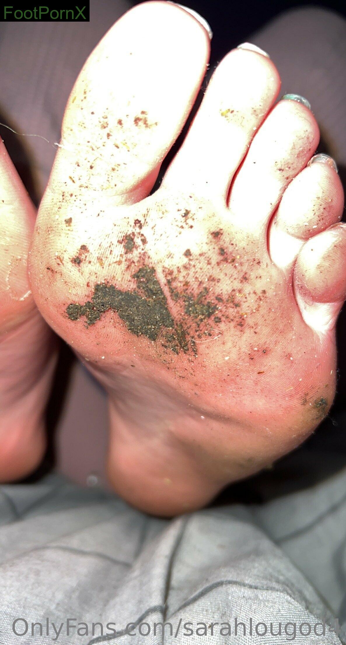 sarahlougod4 feet photo 17