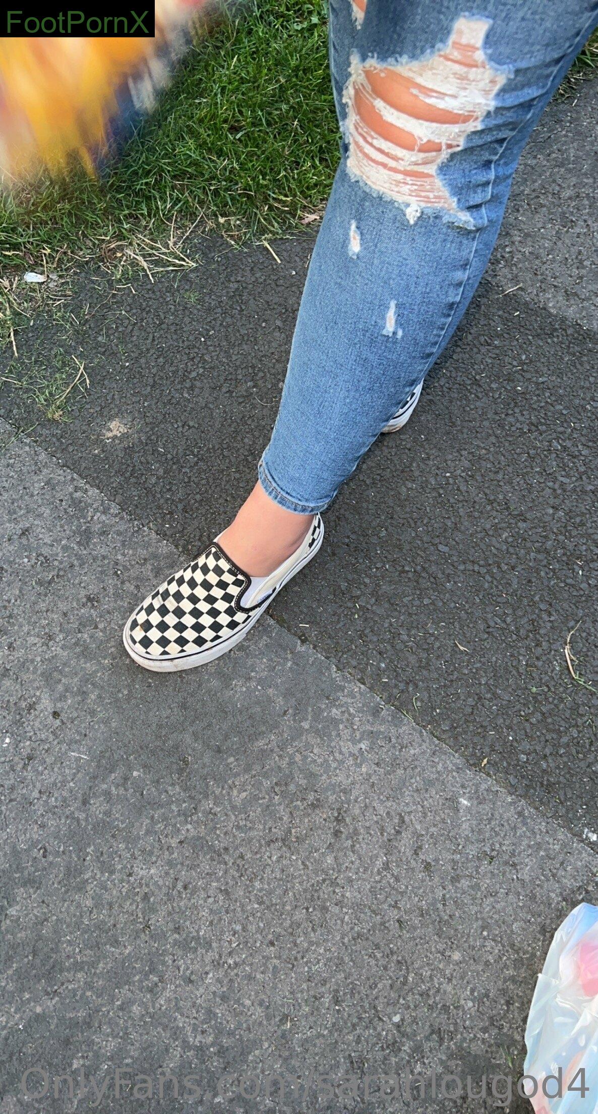 sarahlougod4 feet photo 5