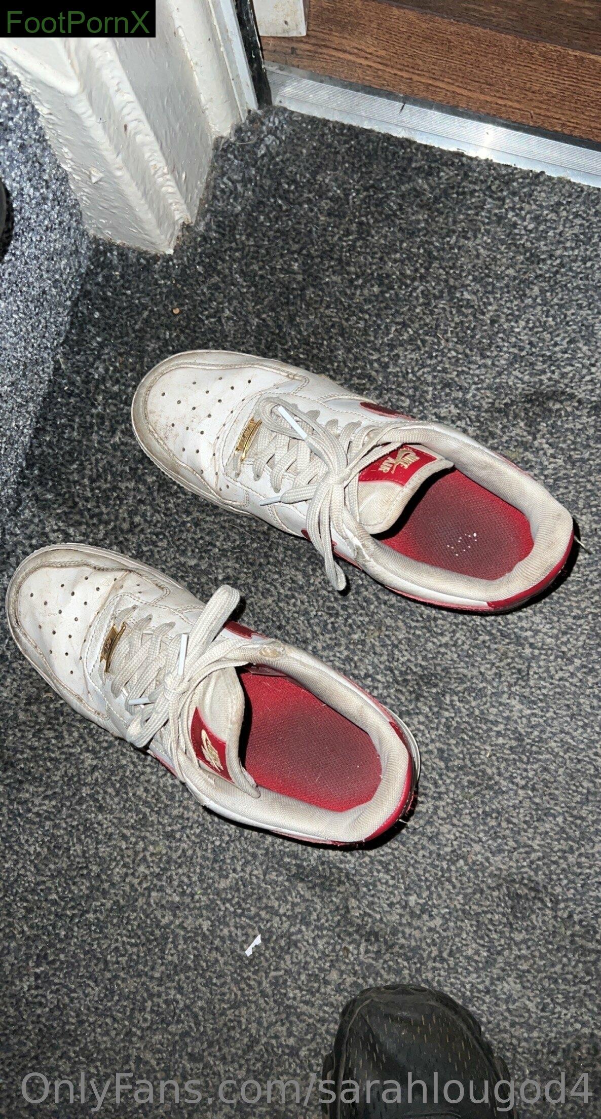 sarahlougod4 feet photo 4