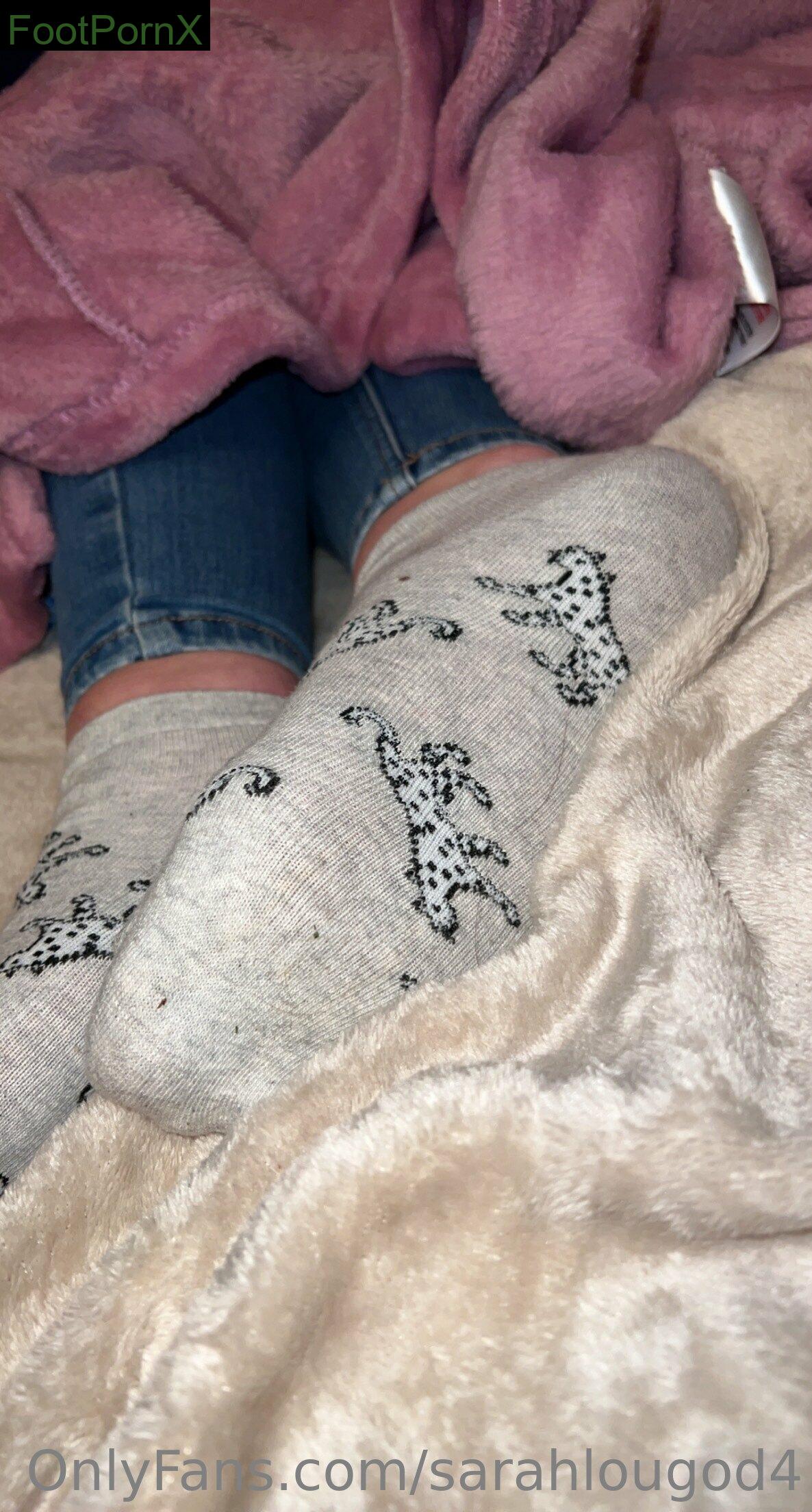 sarahlougod4 feet photo 2