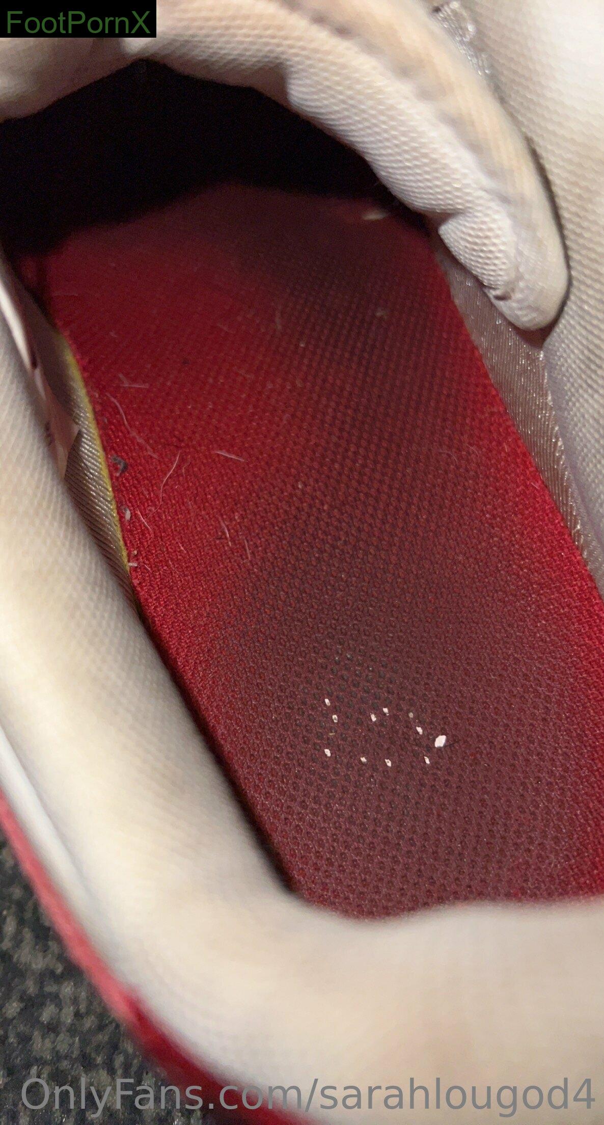 sarahlougod4 feet photo 1