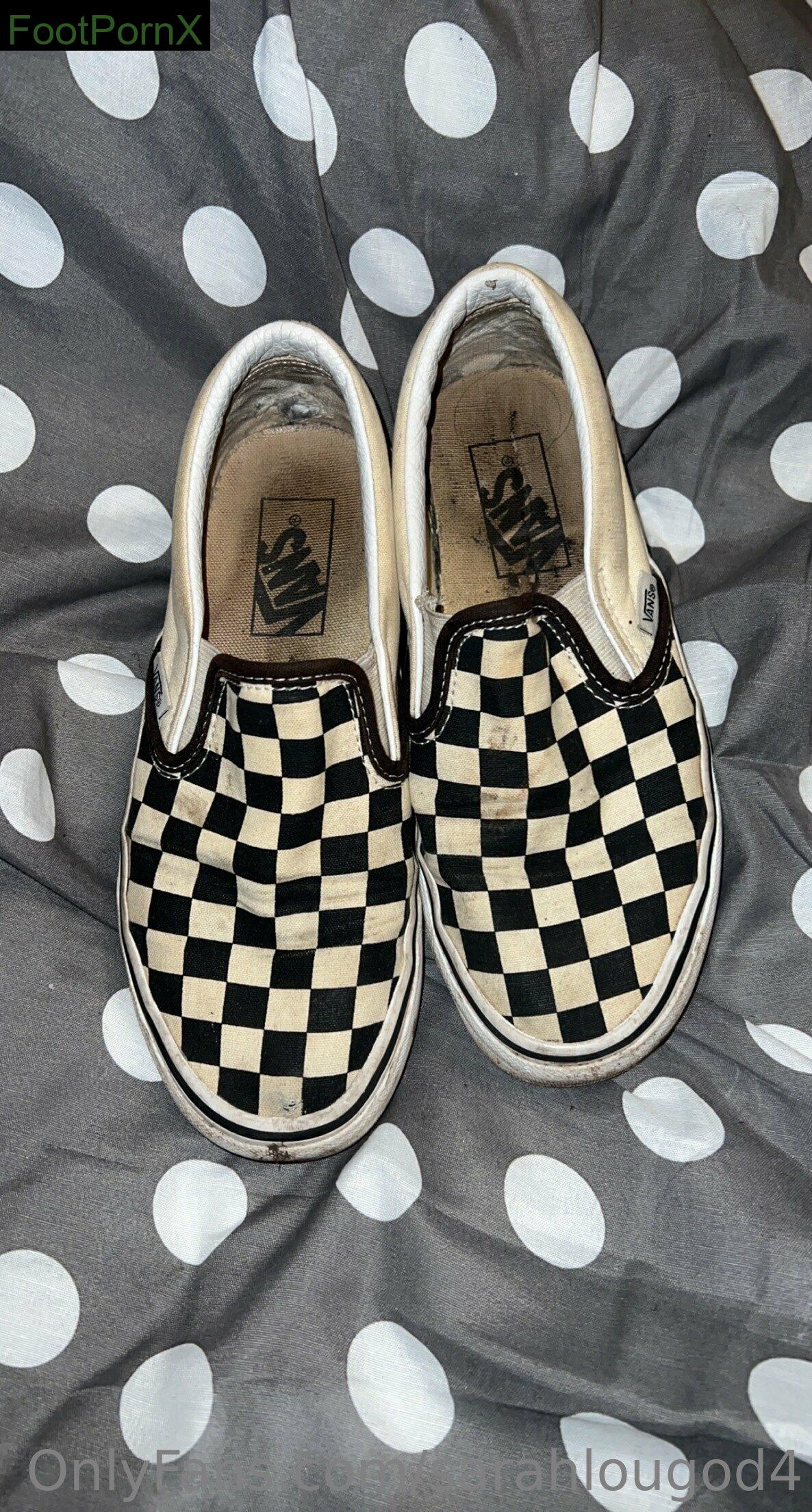 sarahlougod4 feet photo 22