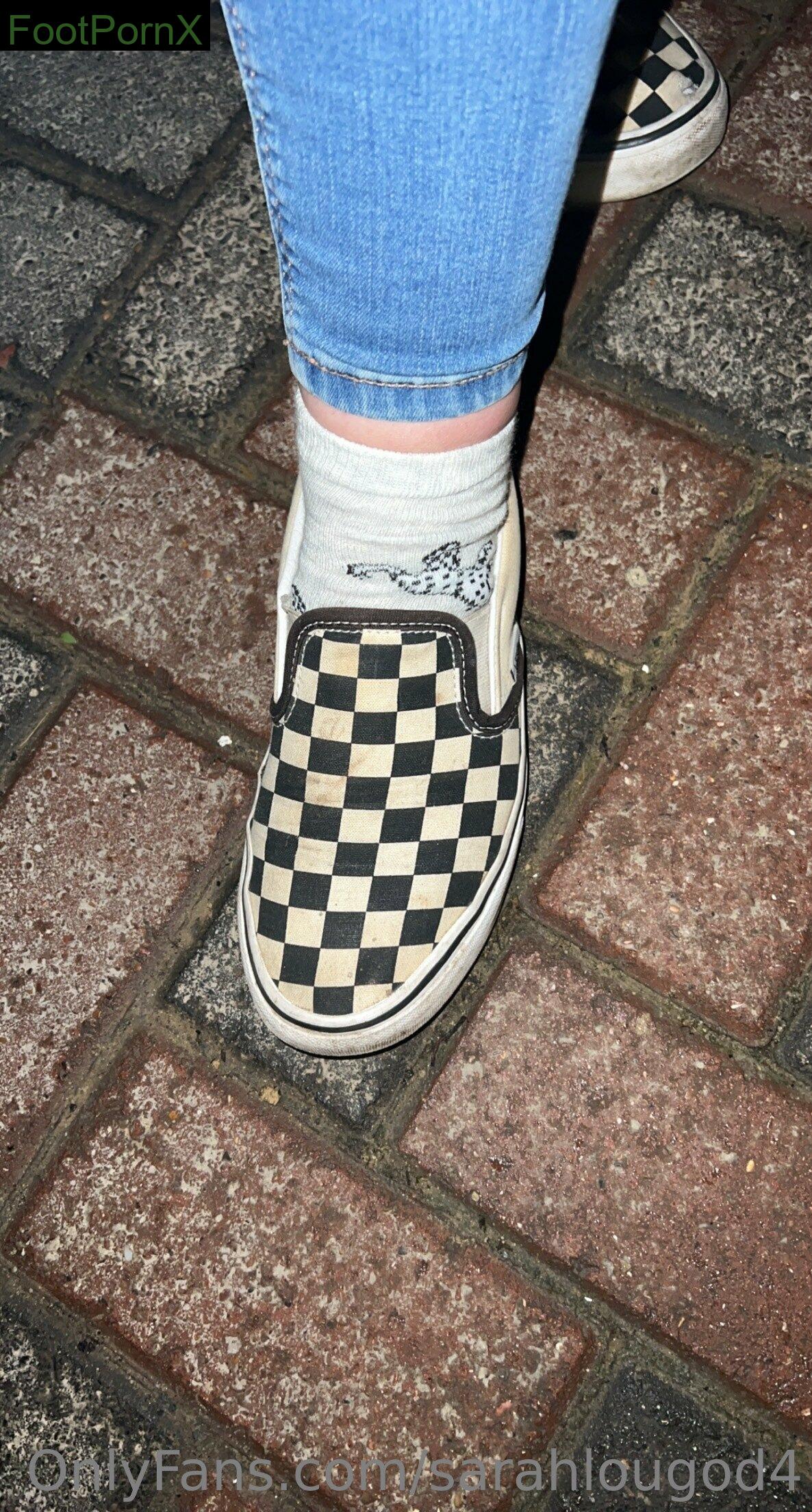 sarahlougod4 feet photo 21