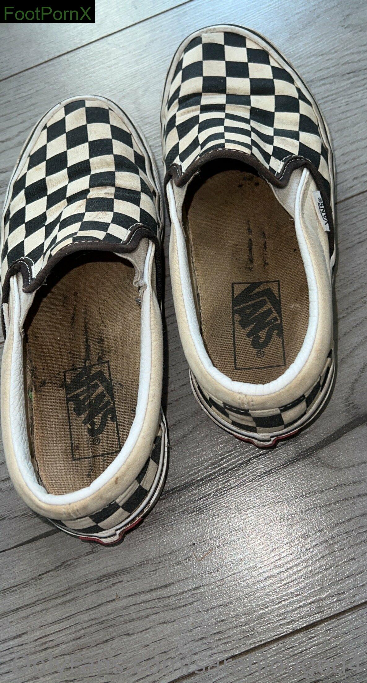 sarahlougod4 feet photo 23