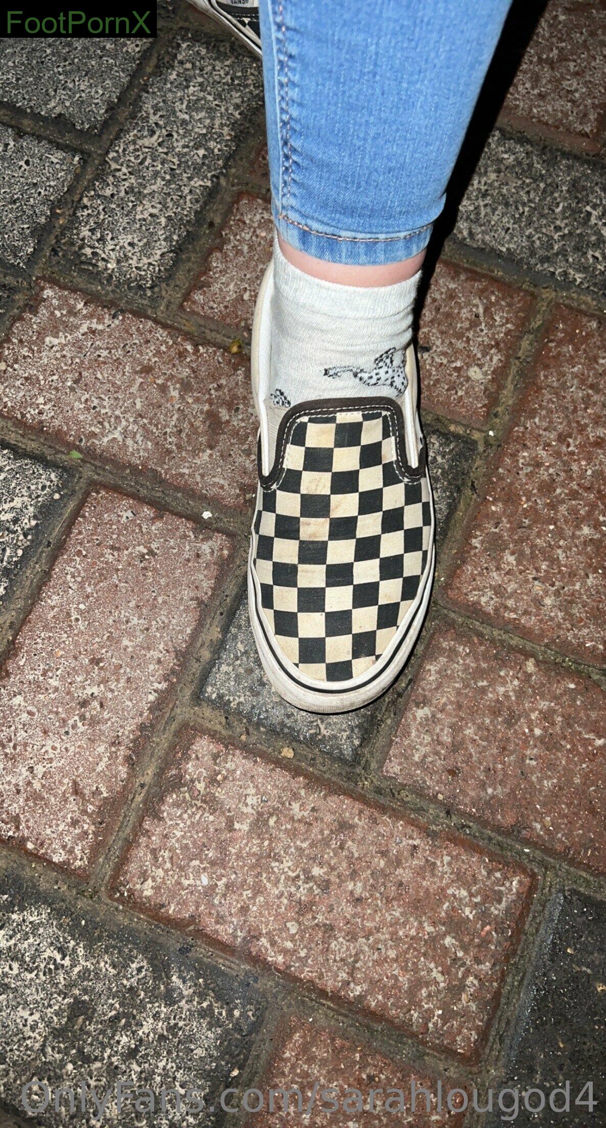 sarahlougod4 feet photo 19