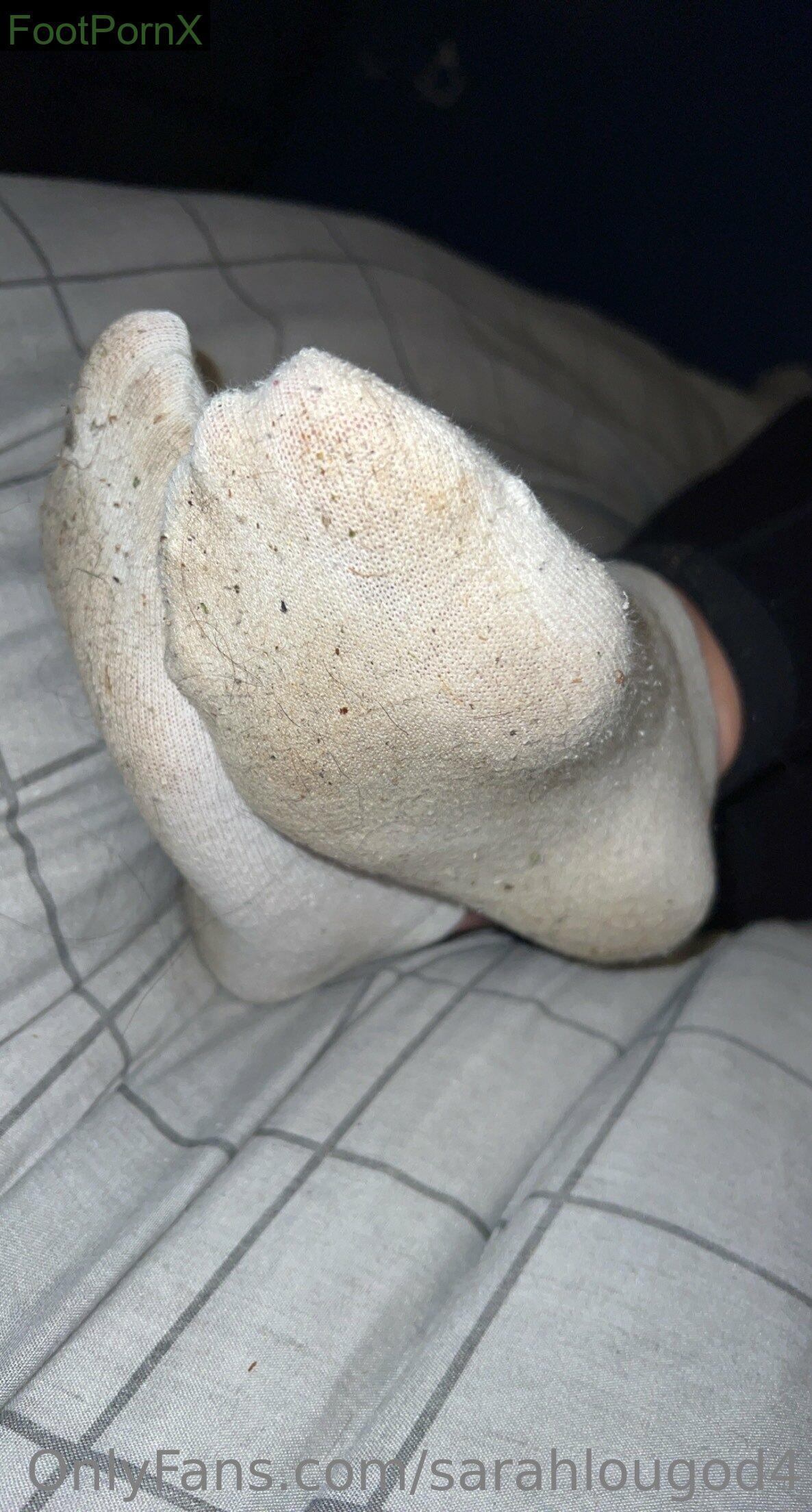 sarahlougod4 feet photo 17