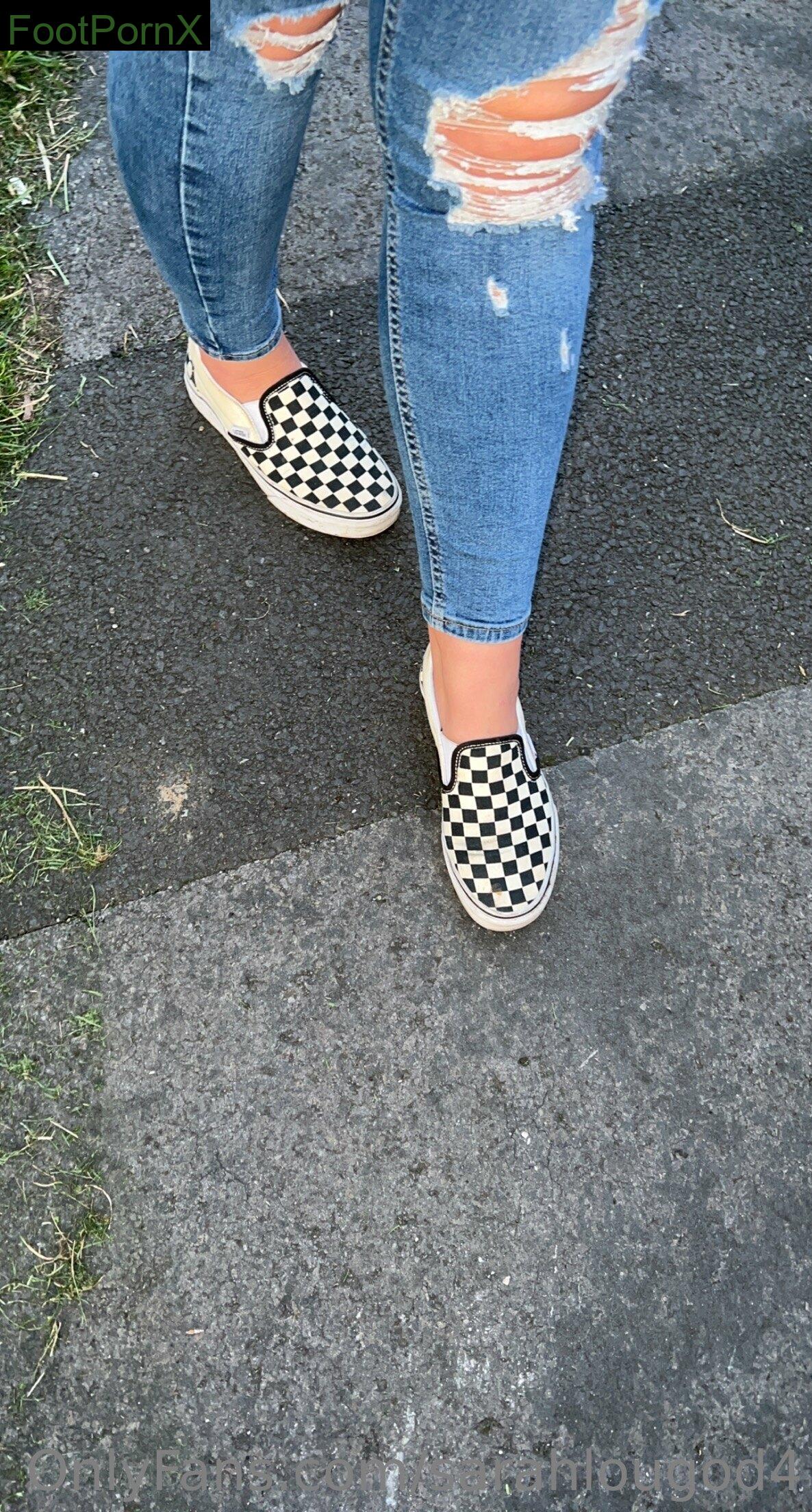 sarahlougod4 feet photo 12