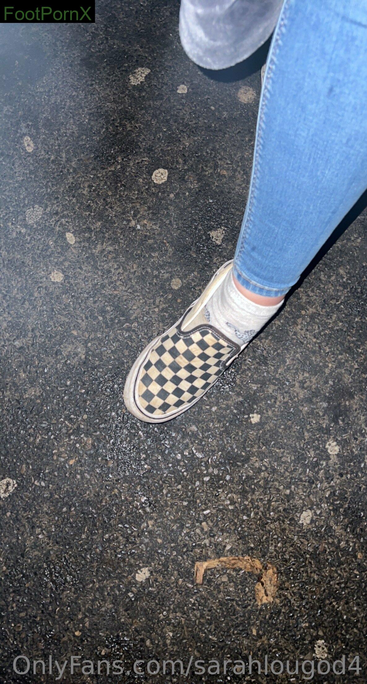 sarahlougod4 feet photo 14