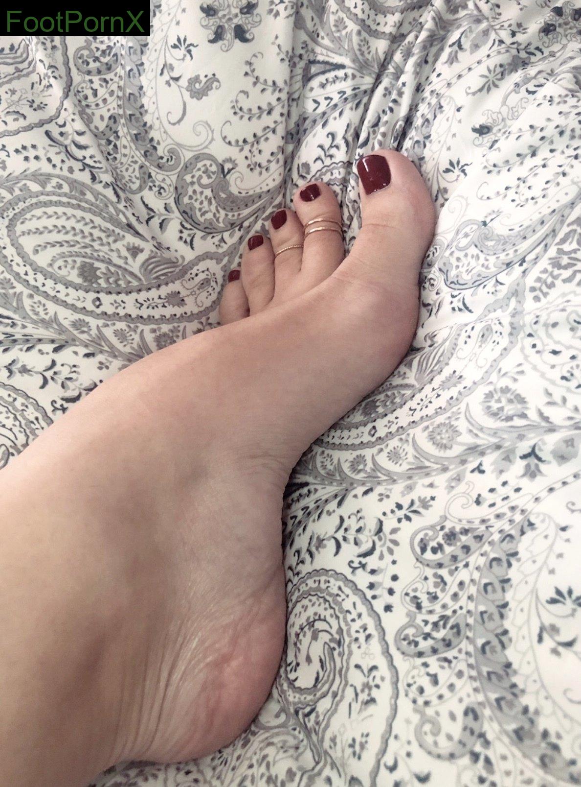 SellMySole - Liv feet photo 18