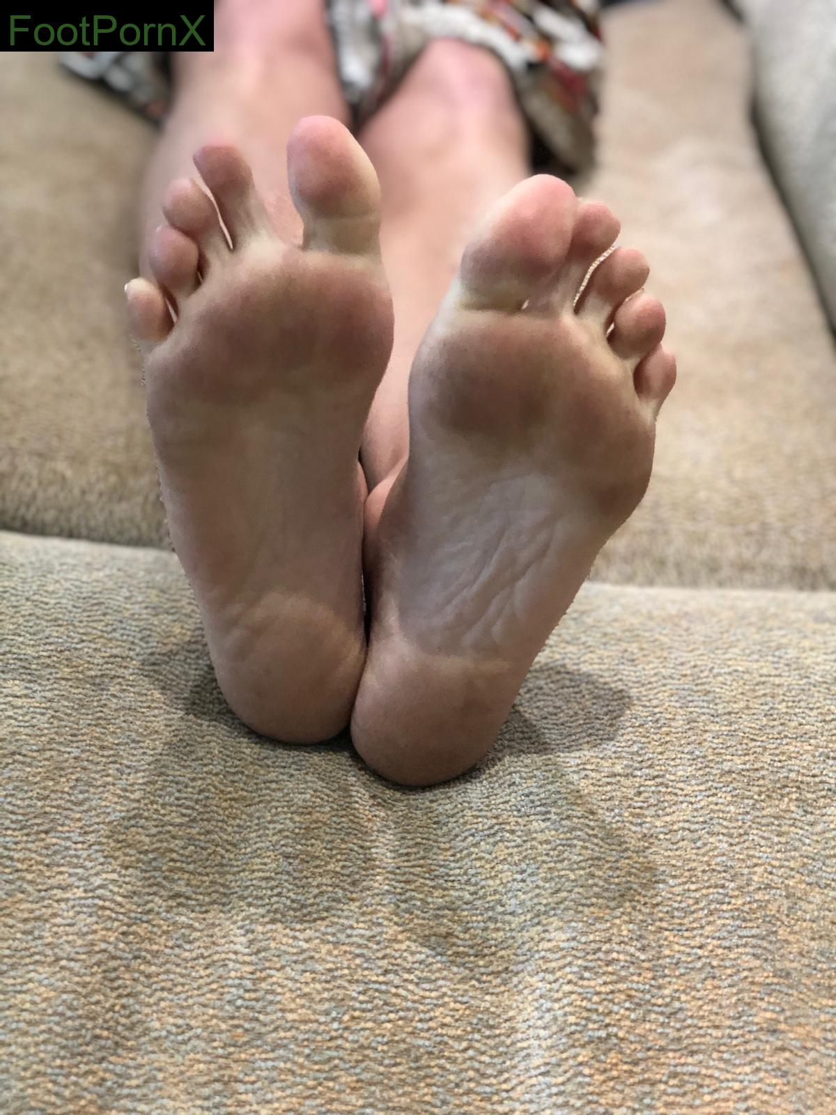 raw_f00tage feet photo 3