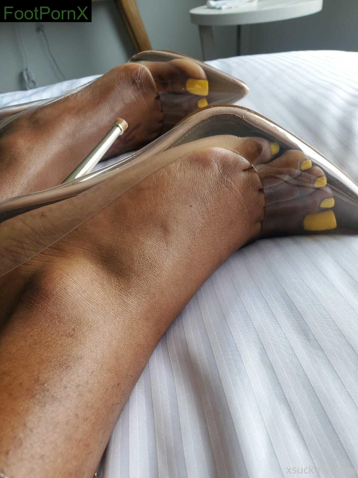 xsuckmytoesx feet photo 23