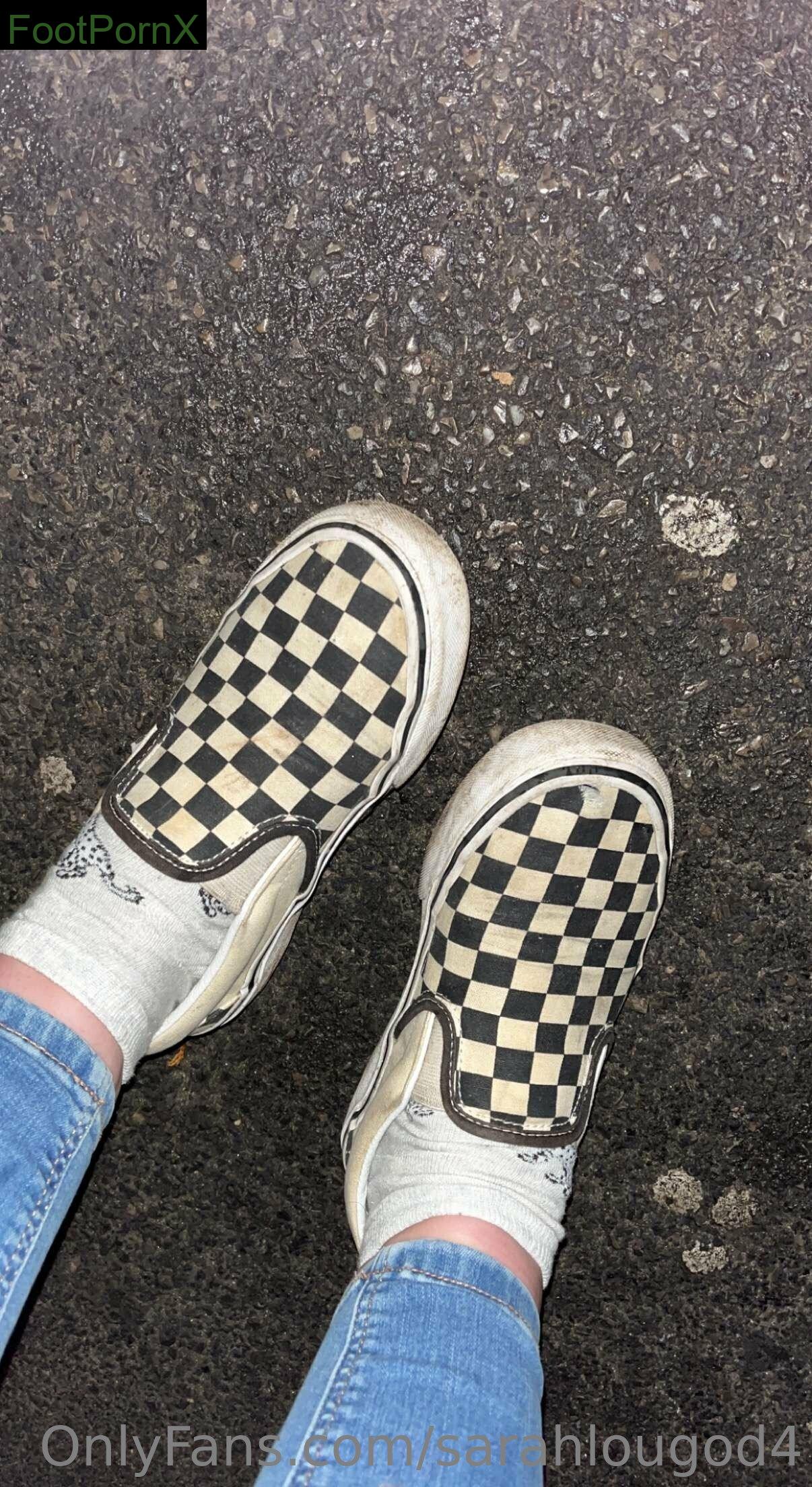 sarahlougod4 feet photo 3