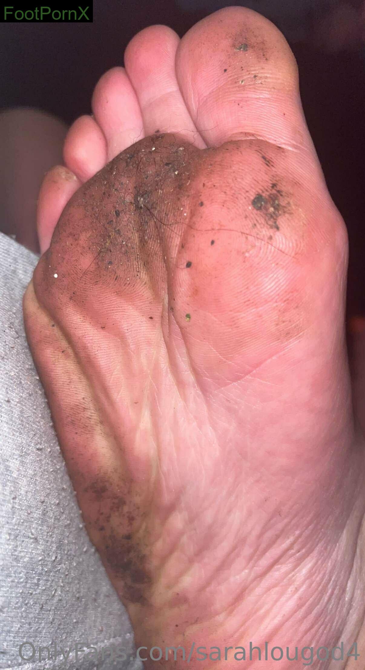 sarahlougod4 feet photo 9